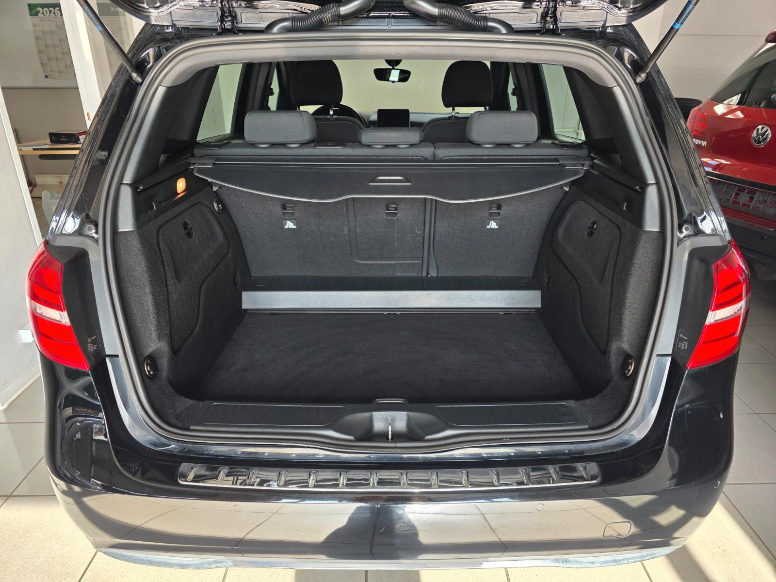 Mercedes-Benz STYLE B 180*AUTOMATIK*NAVI*BT*SHZ*SCHHFT*KLIMA*