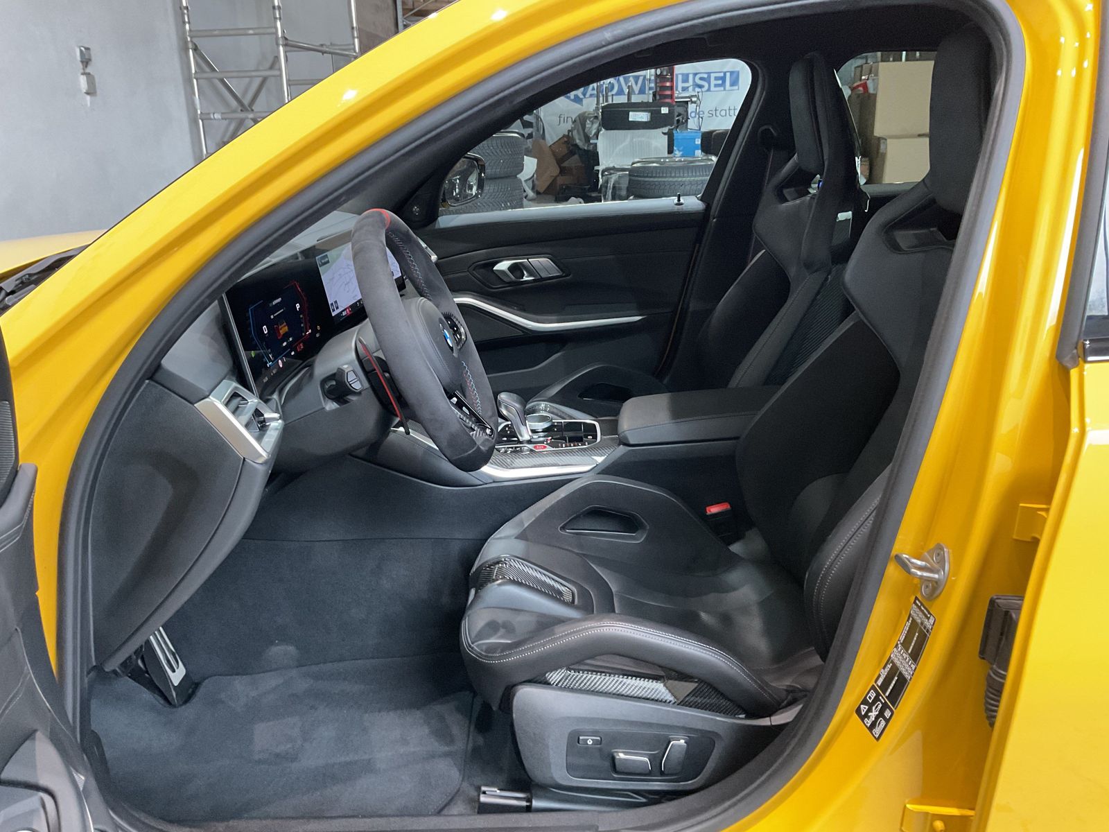 Fahrzeugeinzelansicht 11 Fahrzeugabbildung BMW M3 Competition HK Hifi, Carbon Schalensitze, M D