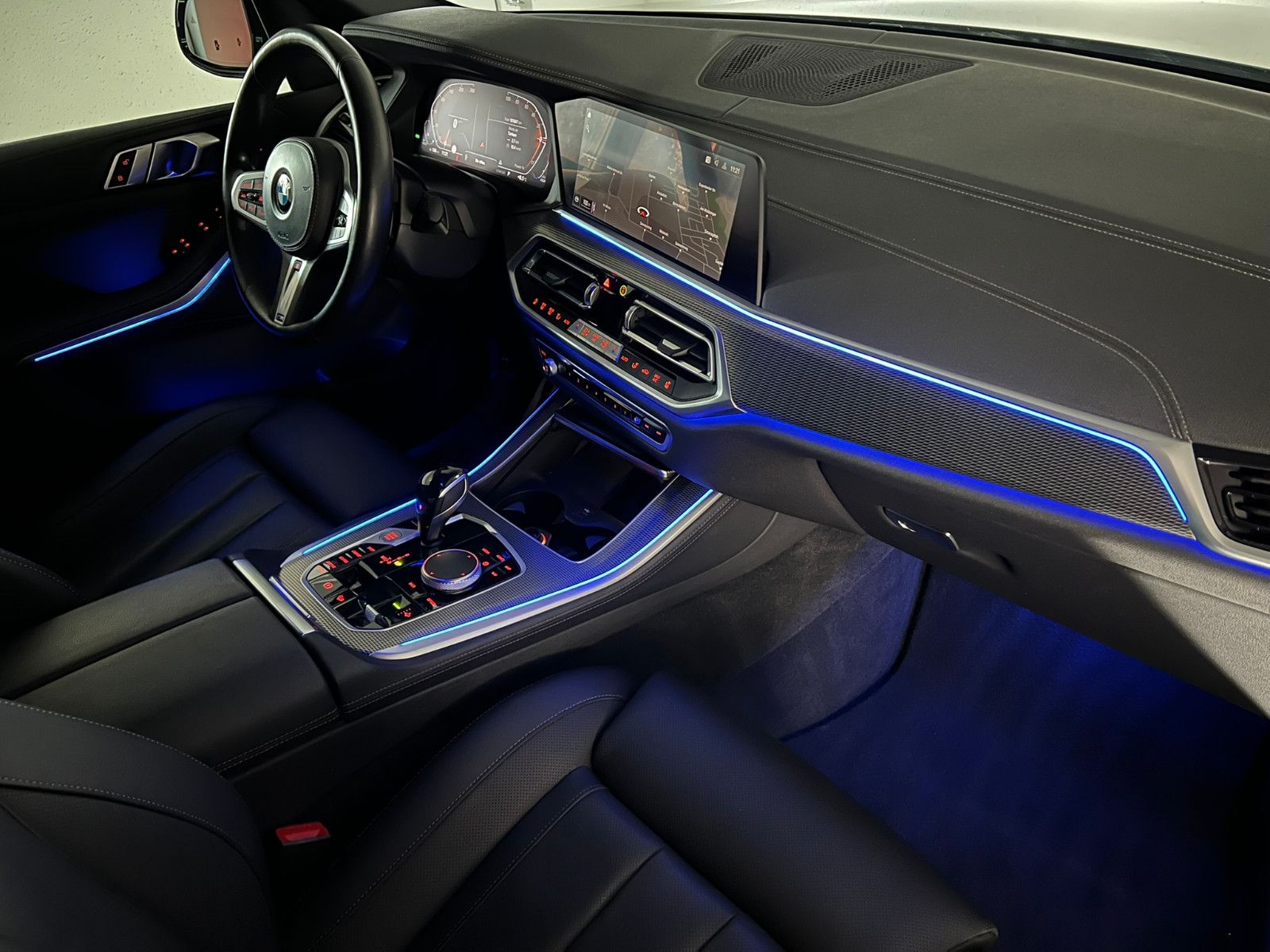Fahrzeugabbildung BMW X5 xDrive 30 d M SPORT/DAB/AHK/ACC/360*/7-SITZER