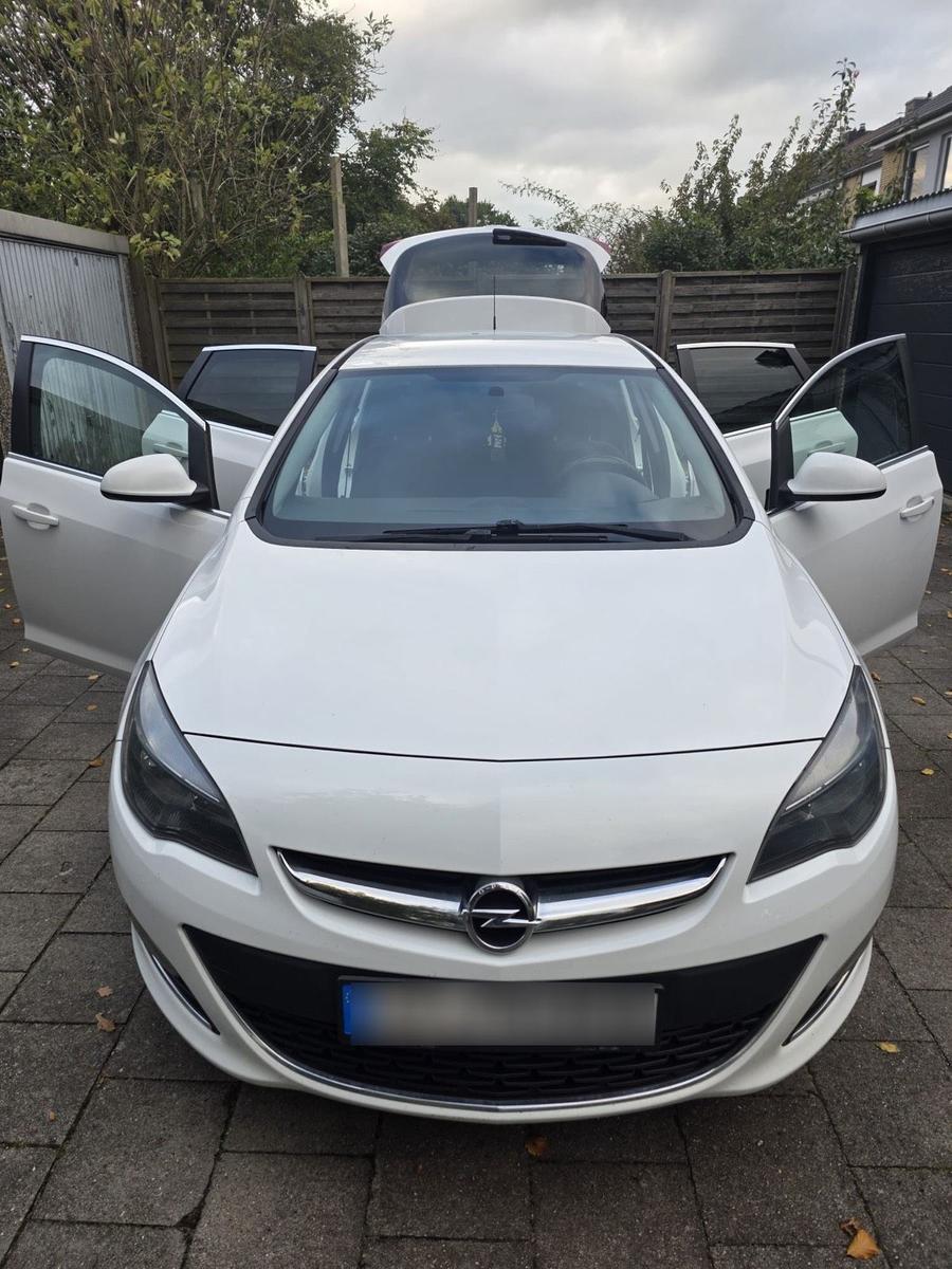 Opel Astra 2013 — photo 14
