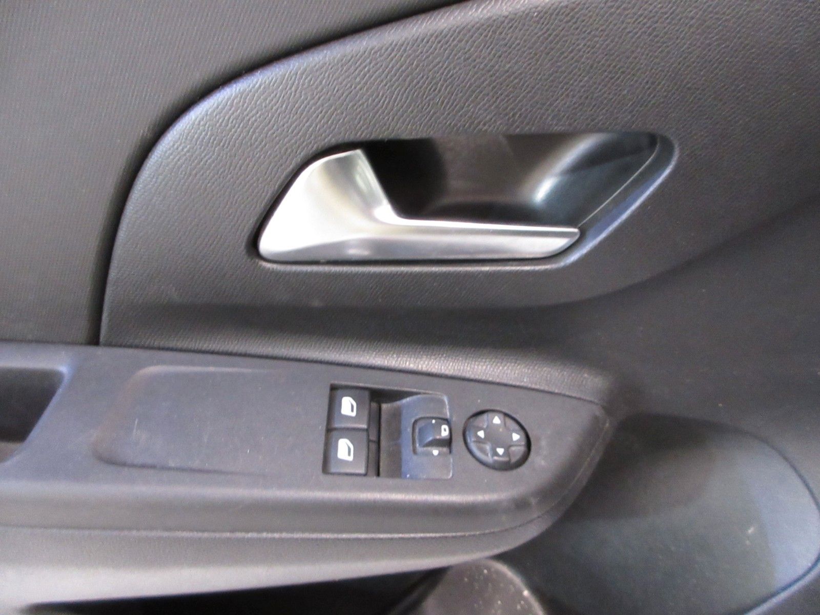 Fahrzeugabbildung Opel Corsa F Edition 1.2 LED/NAVI/PDC/ALU/TEMPOMAT