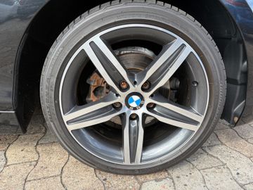 Fahrzeugabbildung BMW 116i Lim Aut. Navi Sport Line GSD PDC MFL Xenon