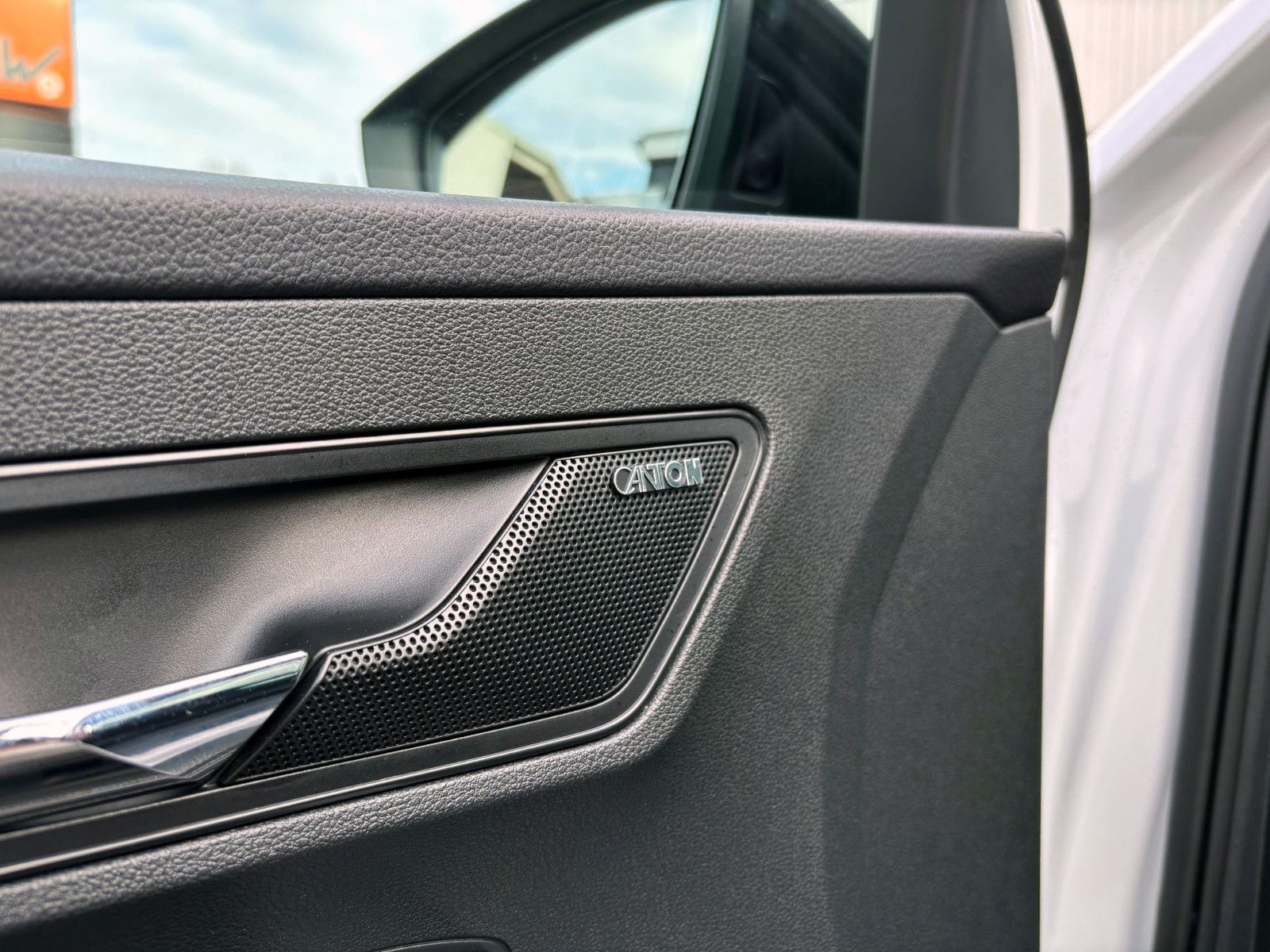 Fahrzeugabbildung SKODA Karoq 1.5TSI DSG SPORTLINE ACC 360° PANO AHK LED