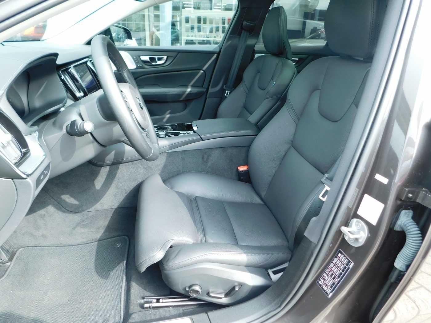 Fahrzeugabbildung Volvo V60 T6 Recharge AWD Ultra Dark