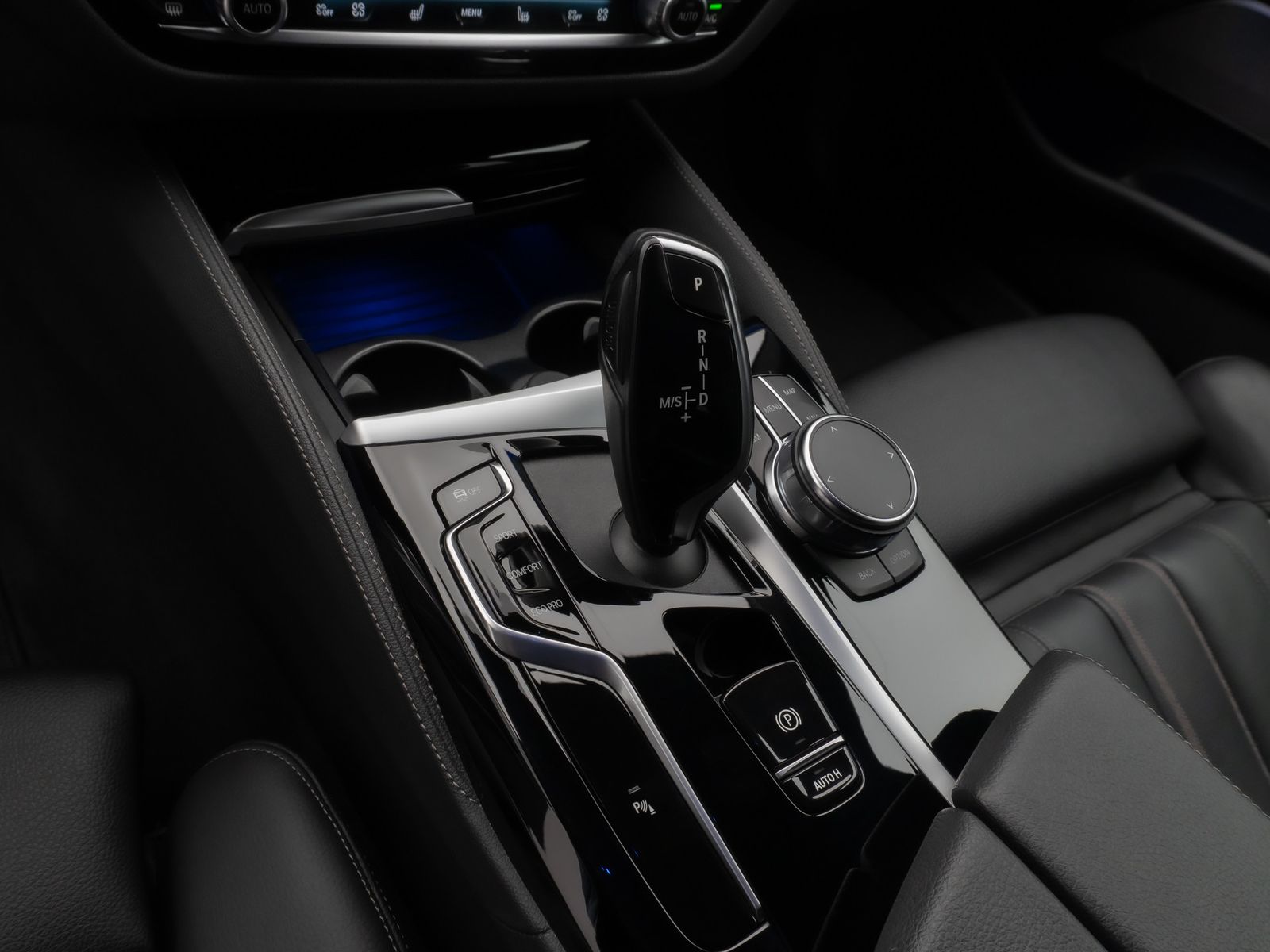 Fahrzeugabbildung BMW 530d xD  Luxury Line Kamera DAB H/K Lenkrhzg AHK