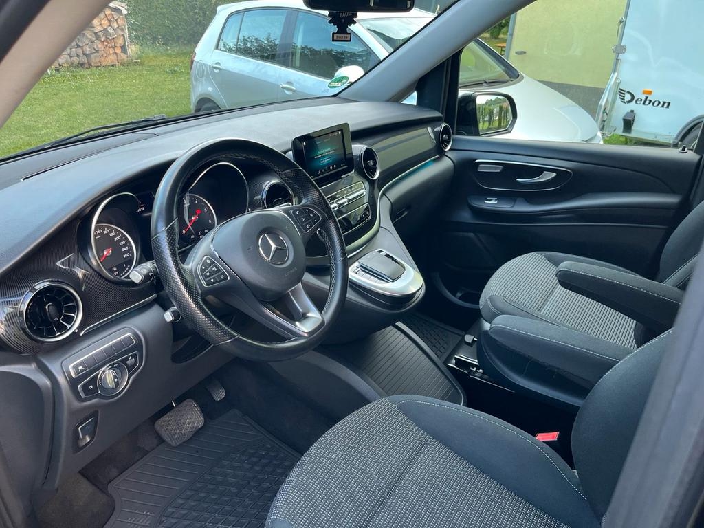 Mercedes-Benz V 220