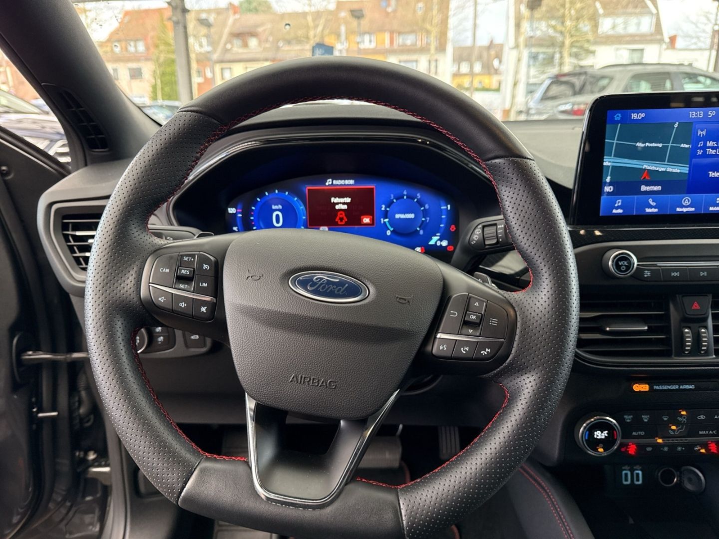 Fahrzeugabbildung Ford Focus Turnier ST-Line X AHK schwenkbar TWA Winte