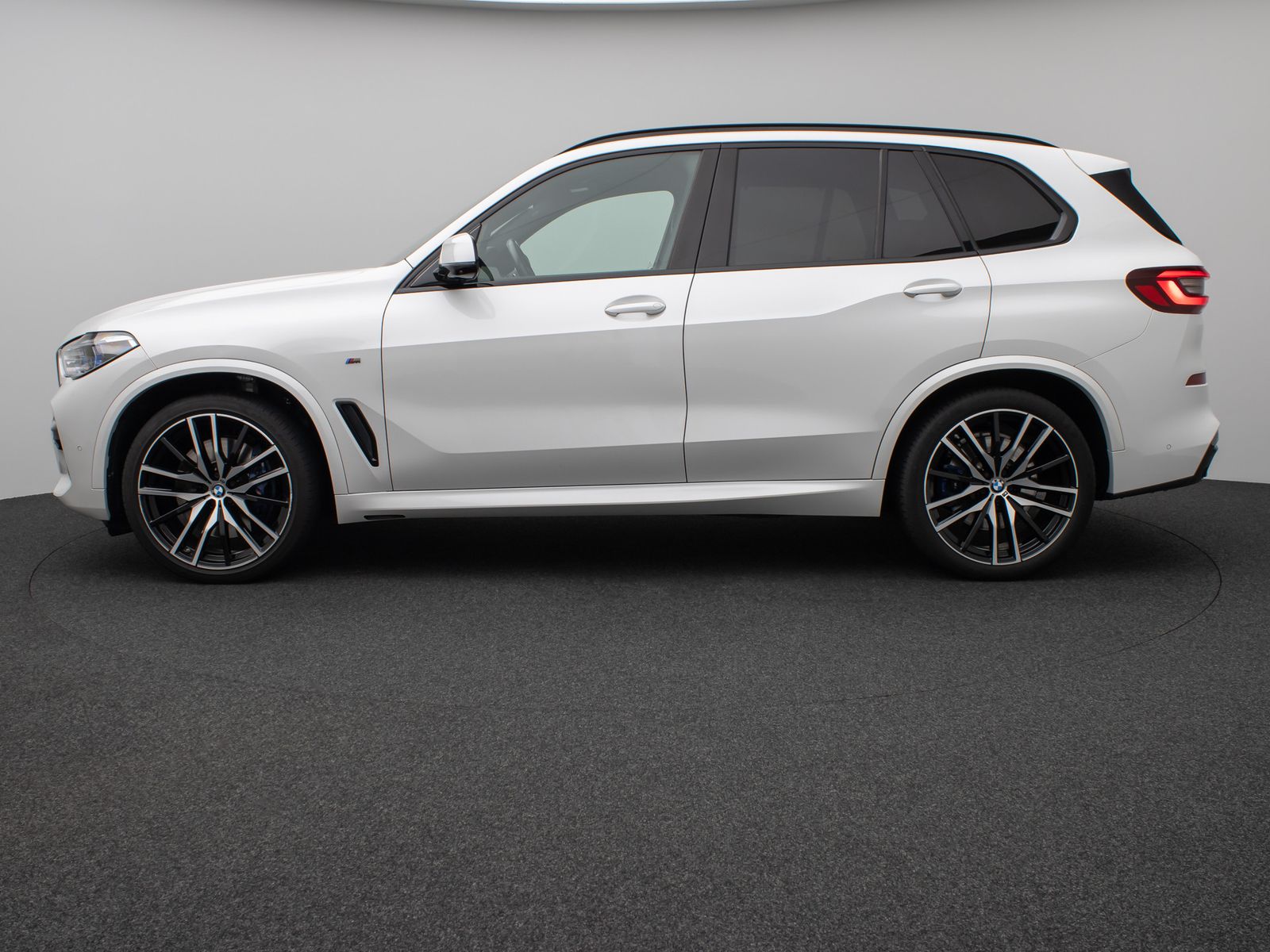 Fahrzeugabbildung BMW X5 M50d Panoram Laser 360°HUD H/K SoftCl AHK 22"