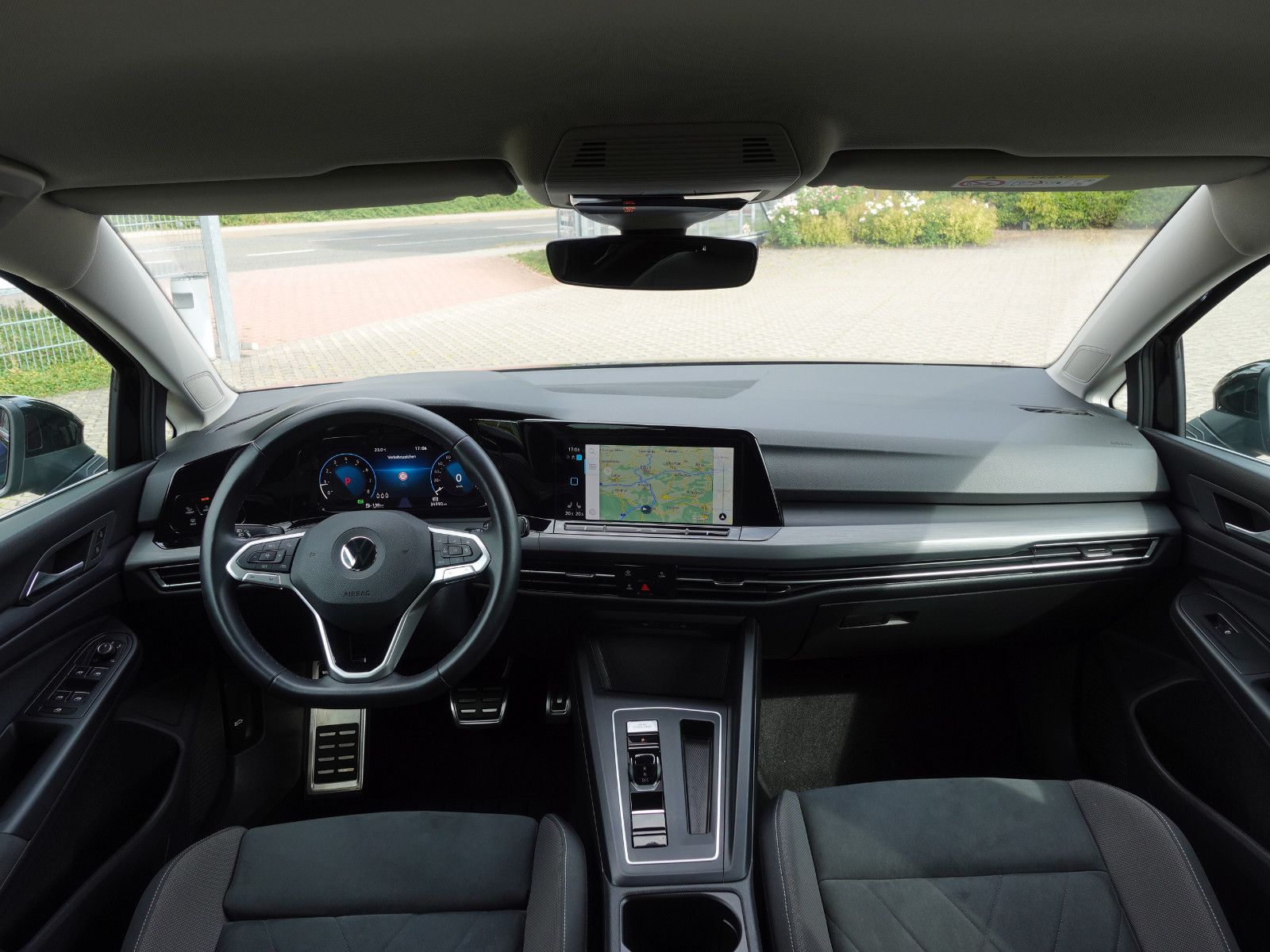 Fahrzeugabbildung Volkswagen Golf 2.0 TSI DSG 4MOTION Style IQ.Light Assist.