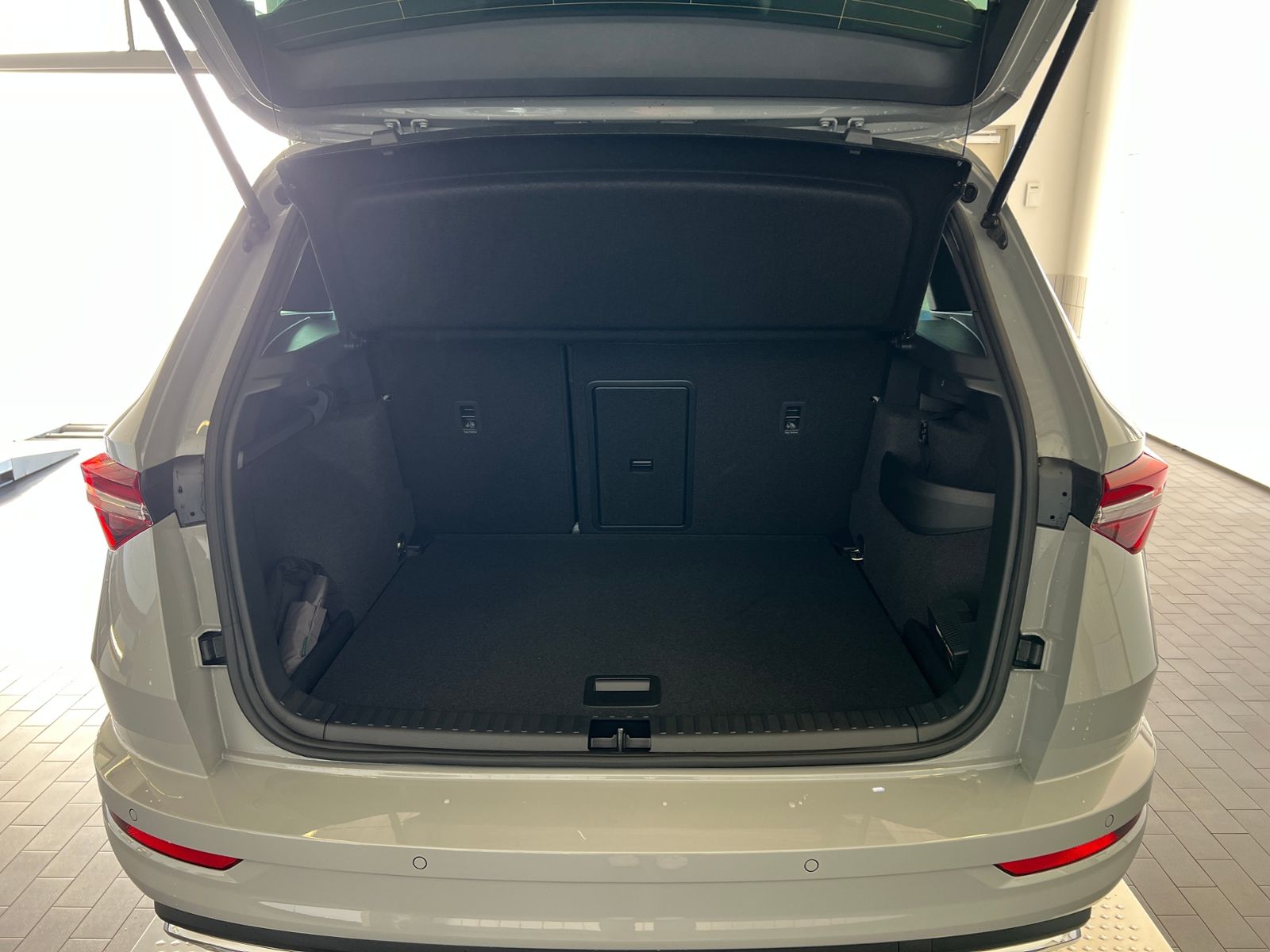 Fahrzeugabbildung SKODA Karoq Sportline 2.0 TDI DSG 4x4 *AHK, Navi, Trav