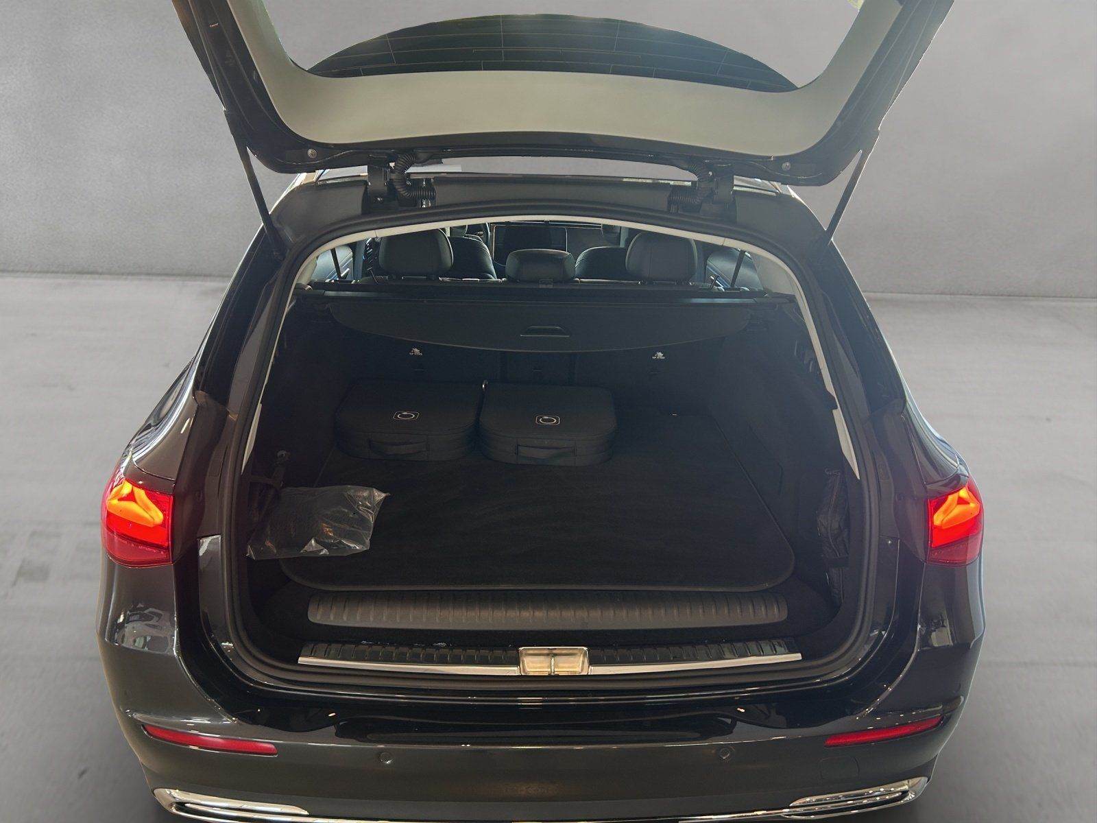 Fahrzeugabbildung Mercedes-Benz E 300e T Avantg Advanced DISTRO Burme LED Kamera