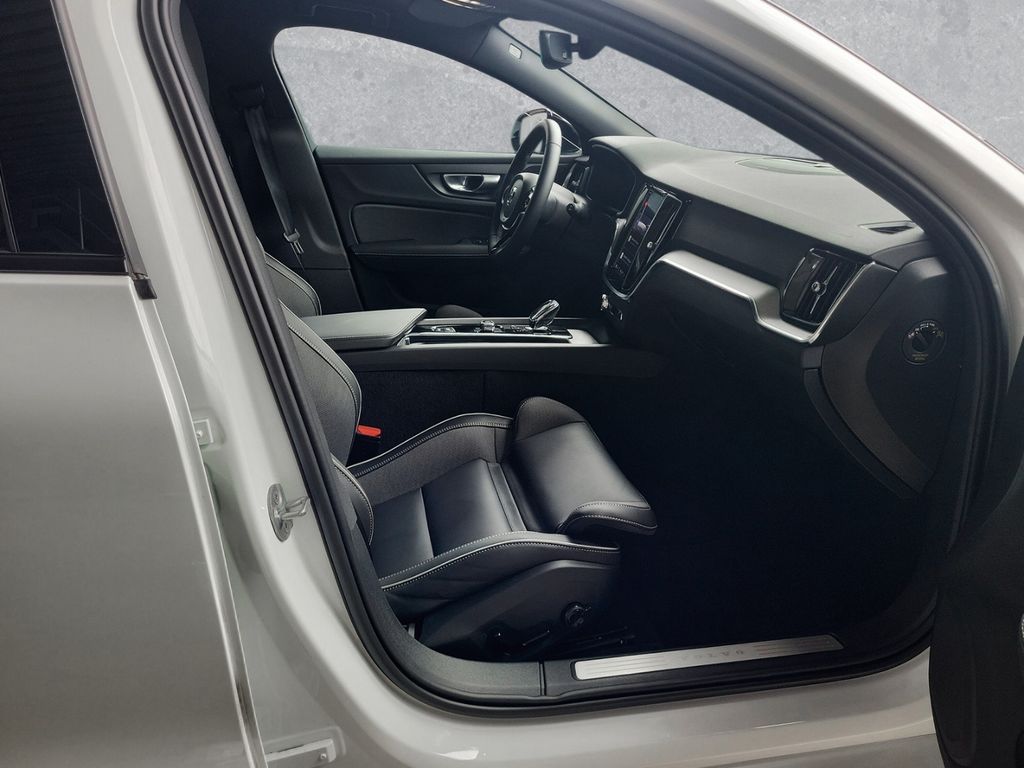 Volvo V60 Kombi  Plus Dark B4 Diesel EU6d Harmon Kardo