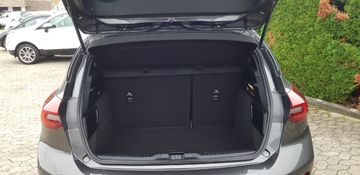 Fahrzeugabbildung Ford Focus Lim. ST-Line