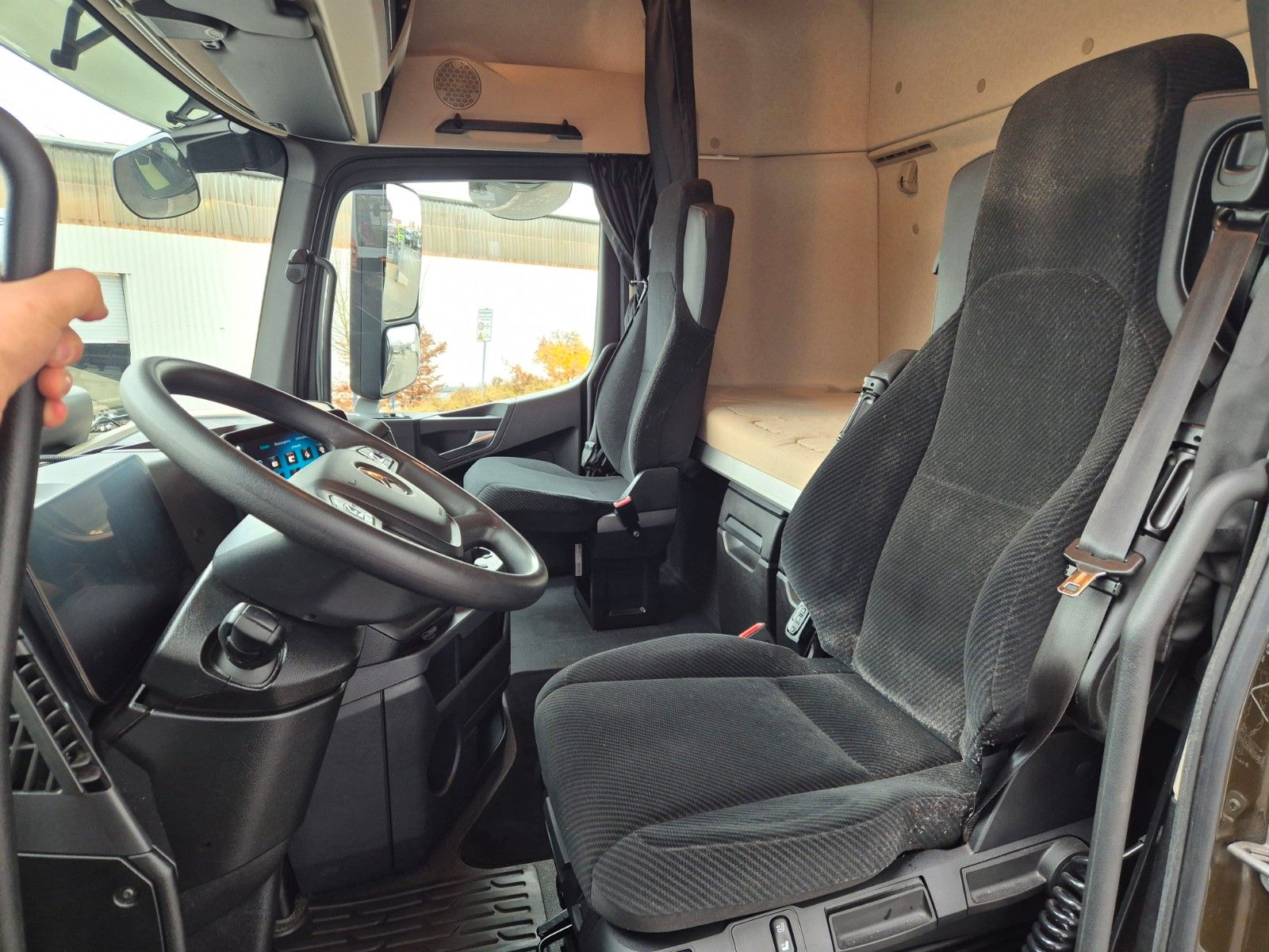 Fahrzeugabbildung Mercedes-Benz Actros 2543 LnR 6x2 Retarder