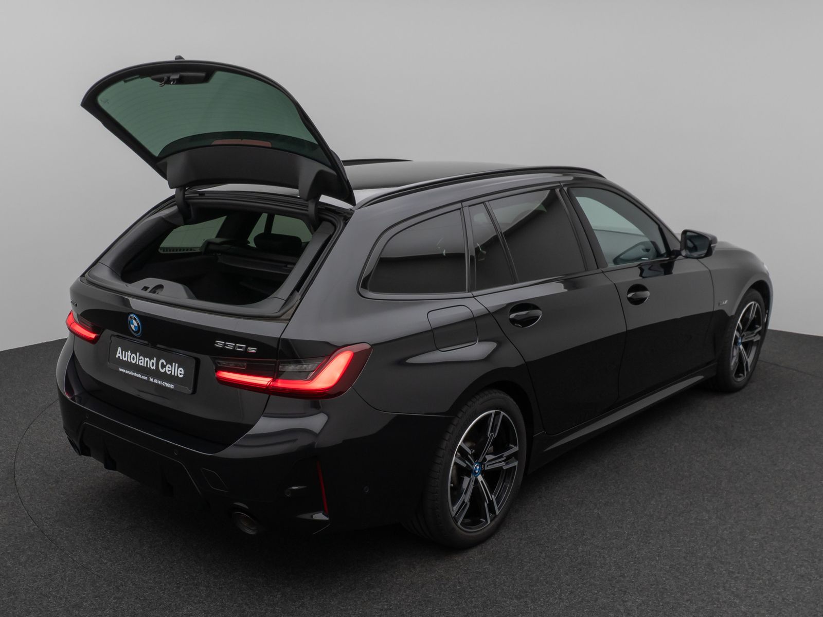 Fahrzeugabbildung BMW 330e xD MSport Kamera HUD DAB H/K Komfort 18Zoll
