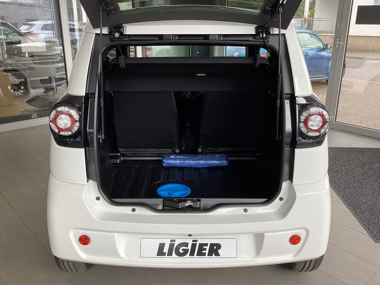 Fahrzeugabbildung Ligier Myli Rückfahrkamera Sitzheitzung Carplay