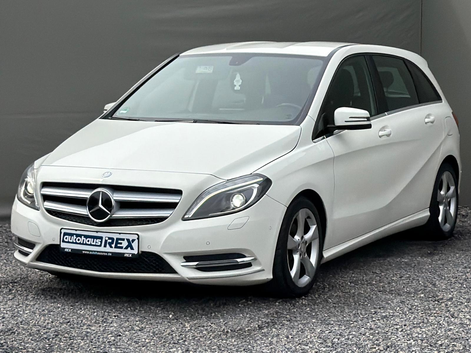 Mercedes-Benz B 180 AVANTGARDE SPORT PAKET / LED PDC NAVI
