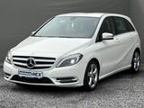 Mercedes-Benz B 180 AVANTGARDE SPORT PAKET / LED PDC NAVI - Mercedes-Benz B 180: Sport