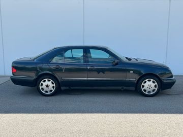 Mercedes E 320 - 6