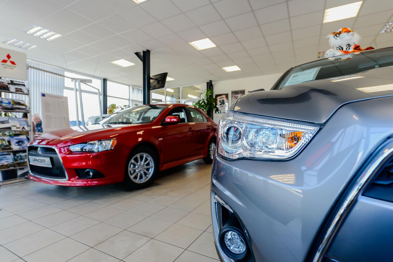 showroom-image-top