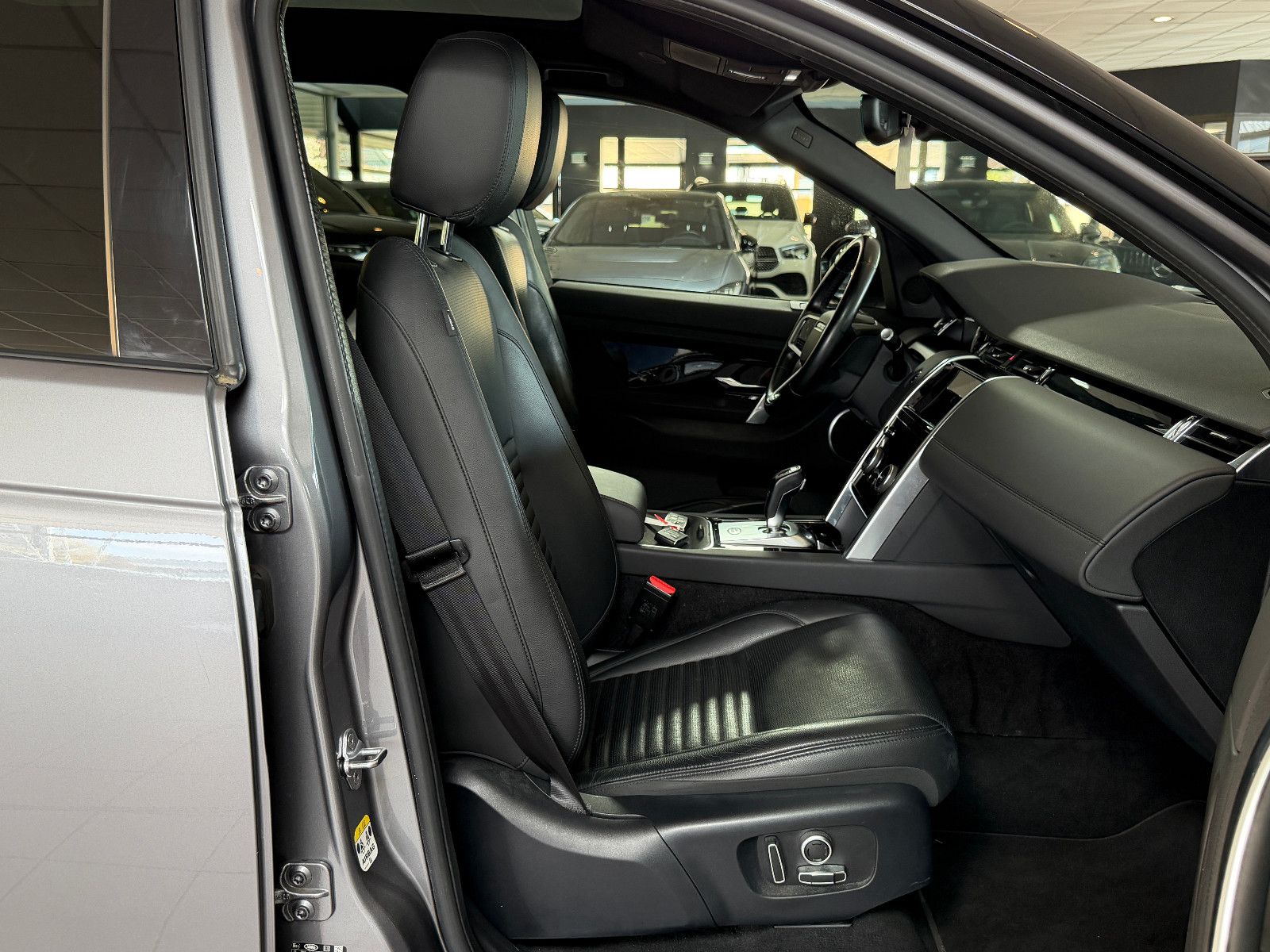Fahrzeugabbildung Land Rover Discovery Sport AWD D200/360''KAM/LEDER/PANORAMA