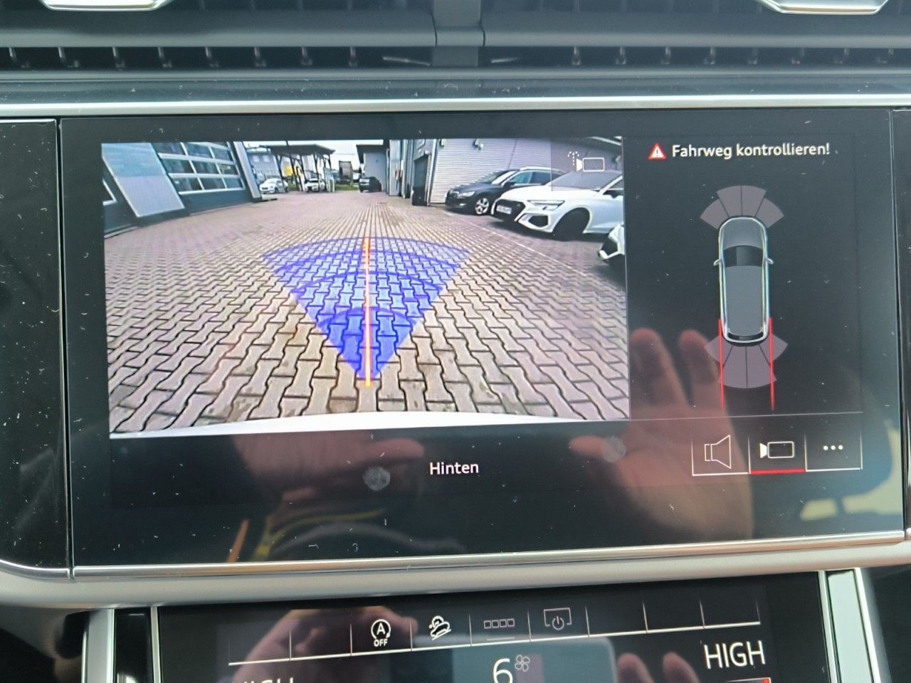 AUDI Q7 50 TDI quattro S line – 7Sitzer – AHK – uvm. - Bild 23