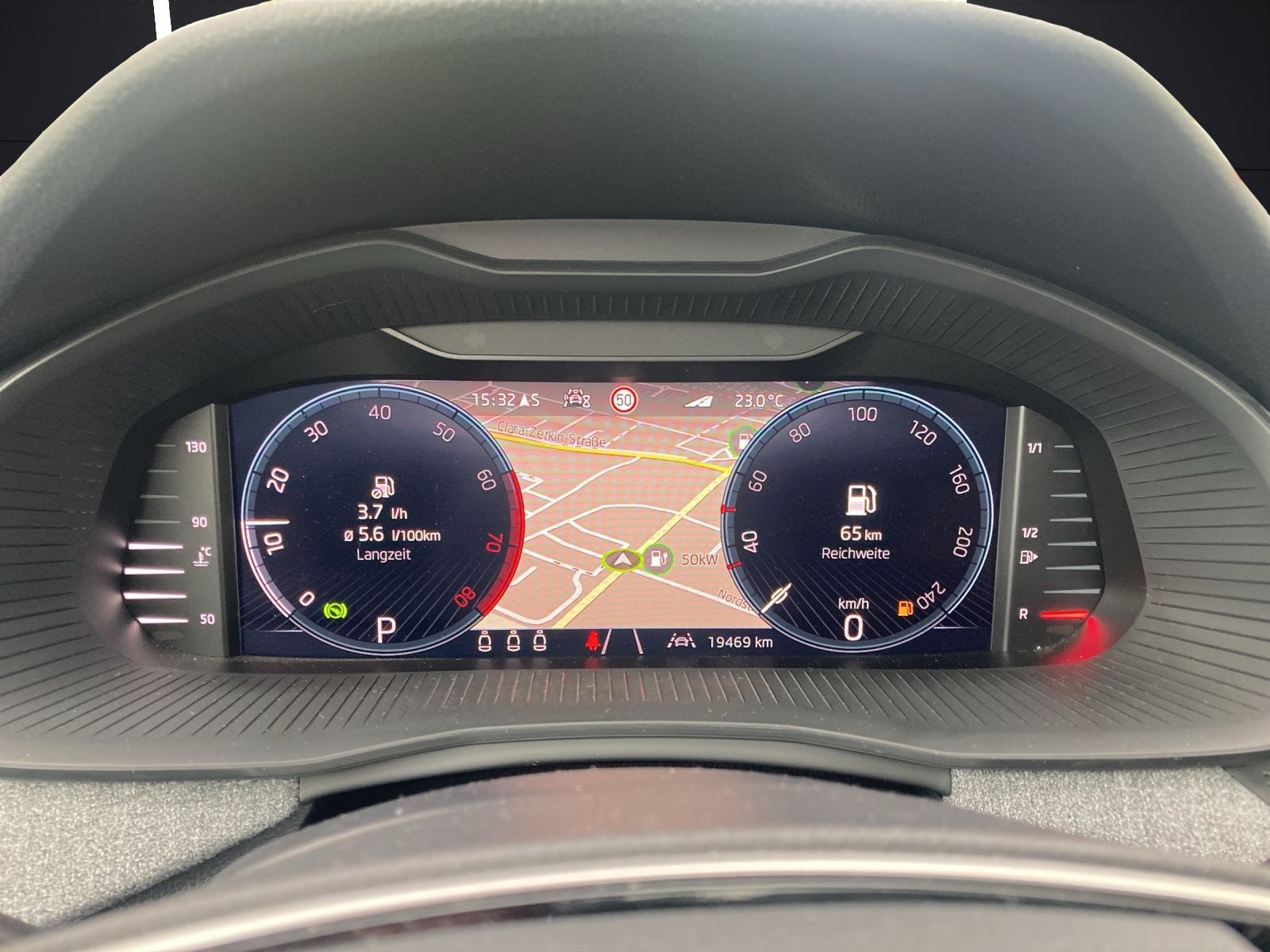 Fahrzeugabbildung SKODA Kamiq TSI Selection DSG Matrix Navi Pano AID ACC