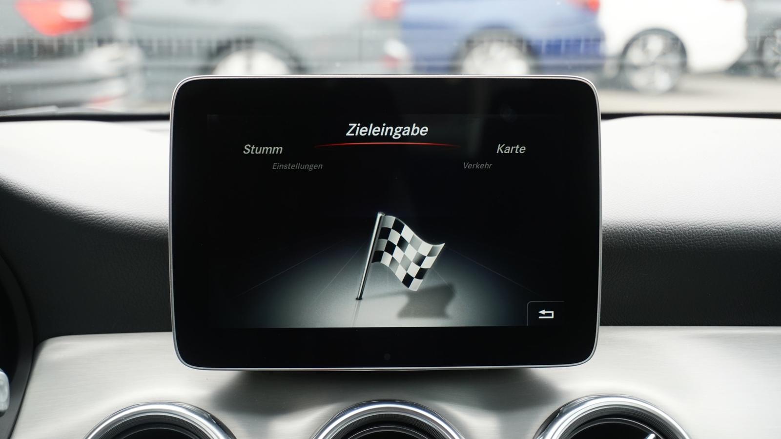 Mercedes-Benz GLA 180 Autom. AMG Line LED Navi AHK Alcantara