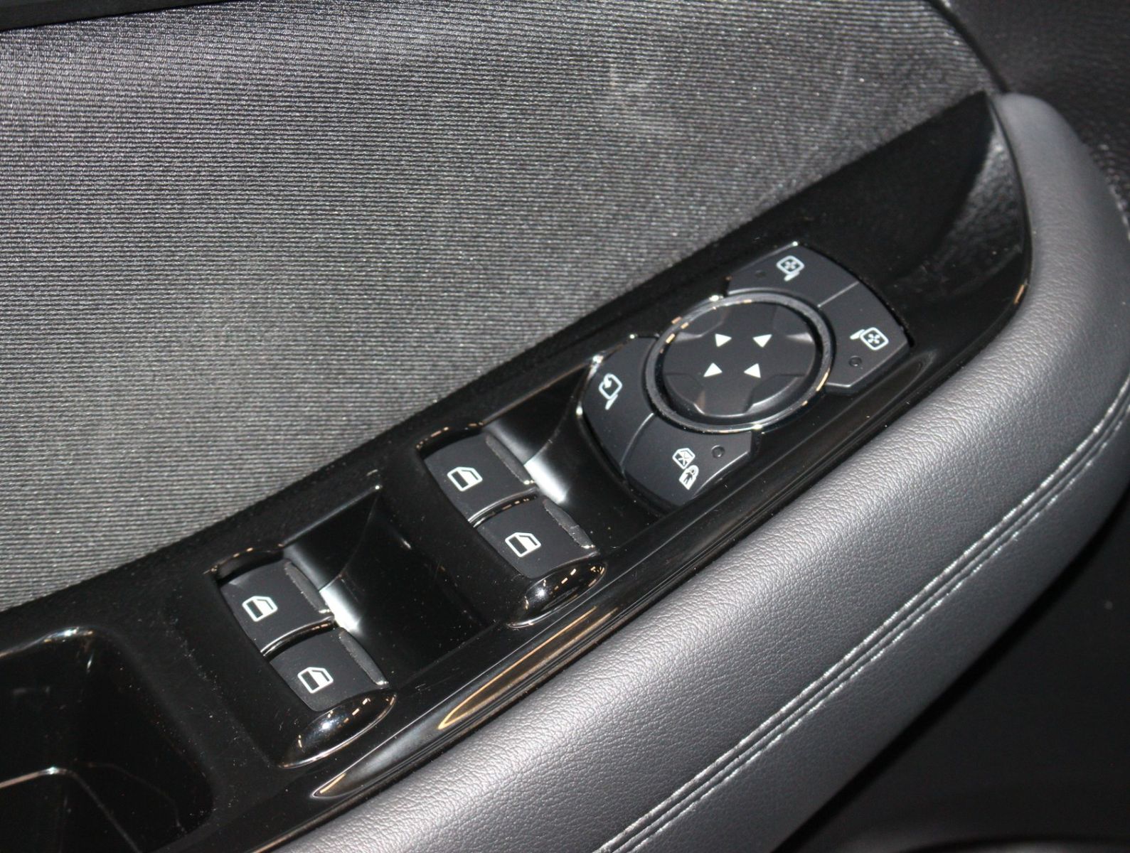 Fahrzeugabbildung Ford S-Max 2,0 EcoBlue *Tinanium