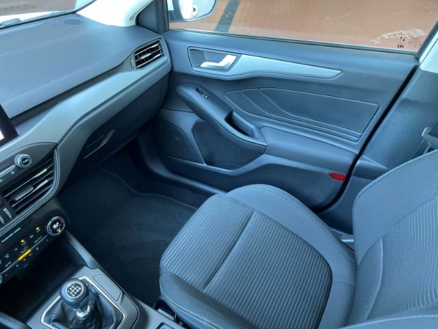 Fahrzeugabbildung Ford Focus 1.0 EcoBoost Mild-Hybrid Titanium , Navi,
