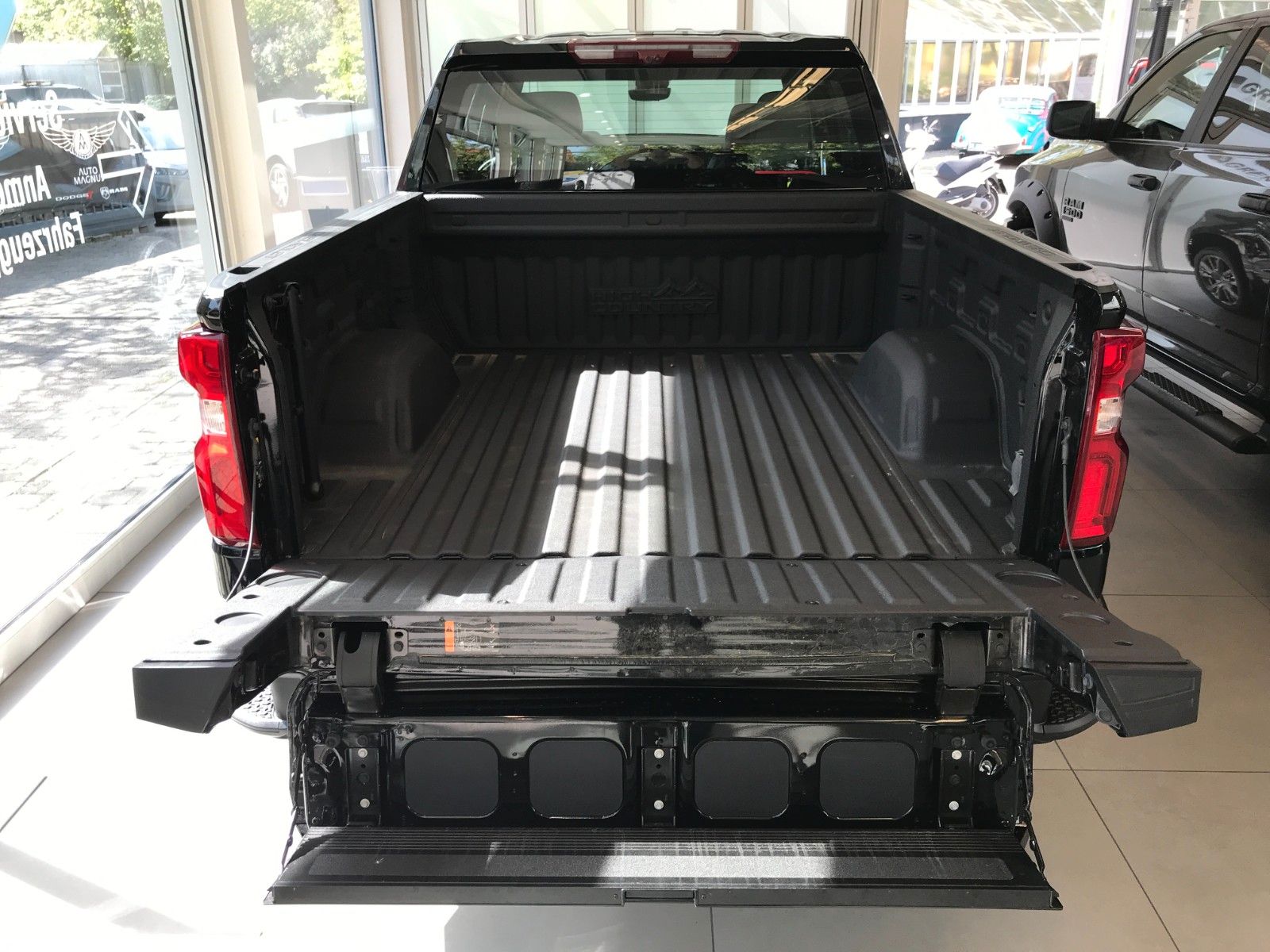 Fahrzeugabbildung Chevrolet Silverado 6.2 V8 High Country