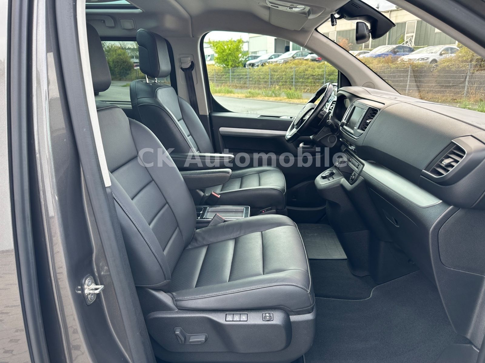 Fahrzeugabbildung Opel Zafira Life Elegance L/7 Sitze/Navi/Pano/LED/AHK