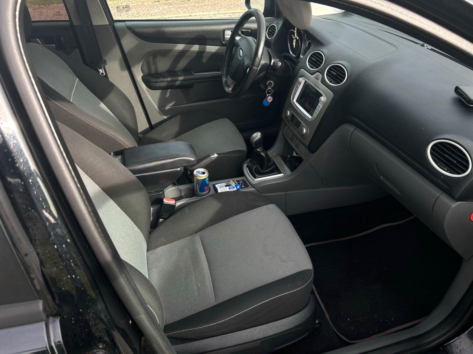 Ford Focus 2010 — photo 7
