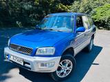 Toyota RAV4, 120 000 Km - Toyota RAV 4 in Bonn