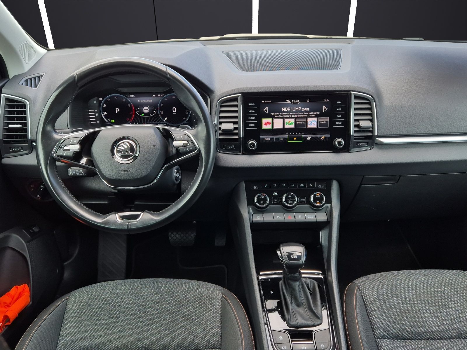 Fahrzeugabbildung SKODA Karoq TSI Clever DSG LED AHK Navi VC ACC RFK SH
