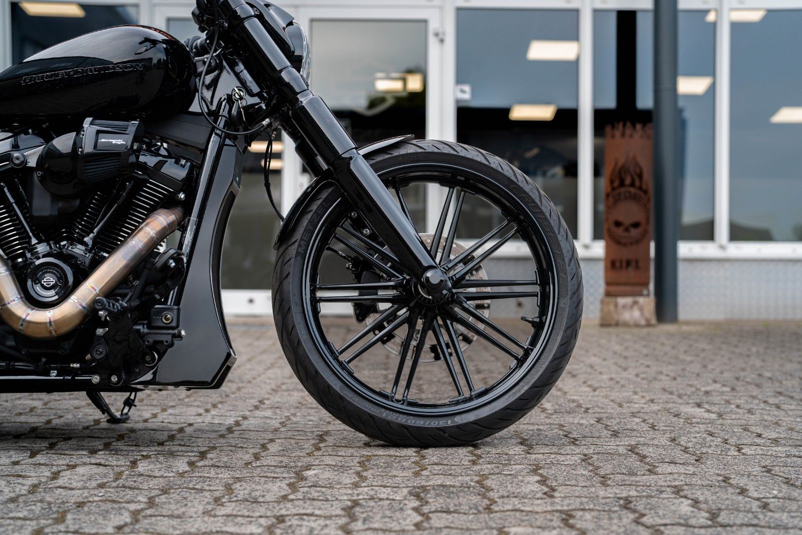 Fahrzeugabbildung Harley-Davidson FXBRS Breakout 114 cui - Kesstech BTC Gangster
