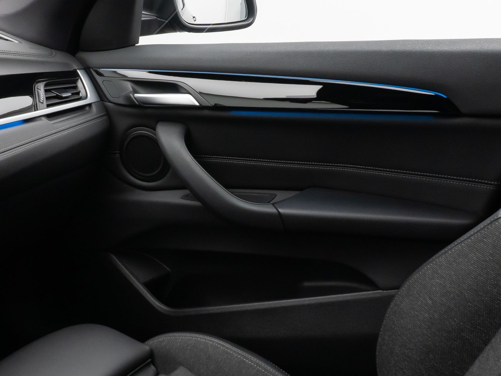 Fahrzeugabbildung BMW X1 xD25e Sport Line Kamera HUD DAB Navi+ Alarm