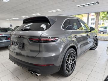 Porsche Cayenne - 4
