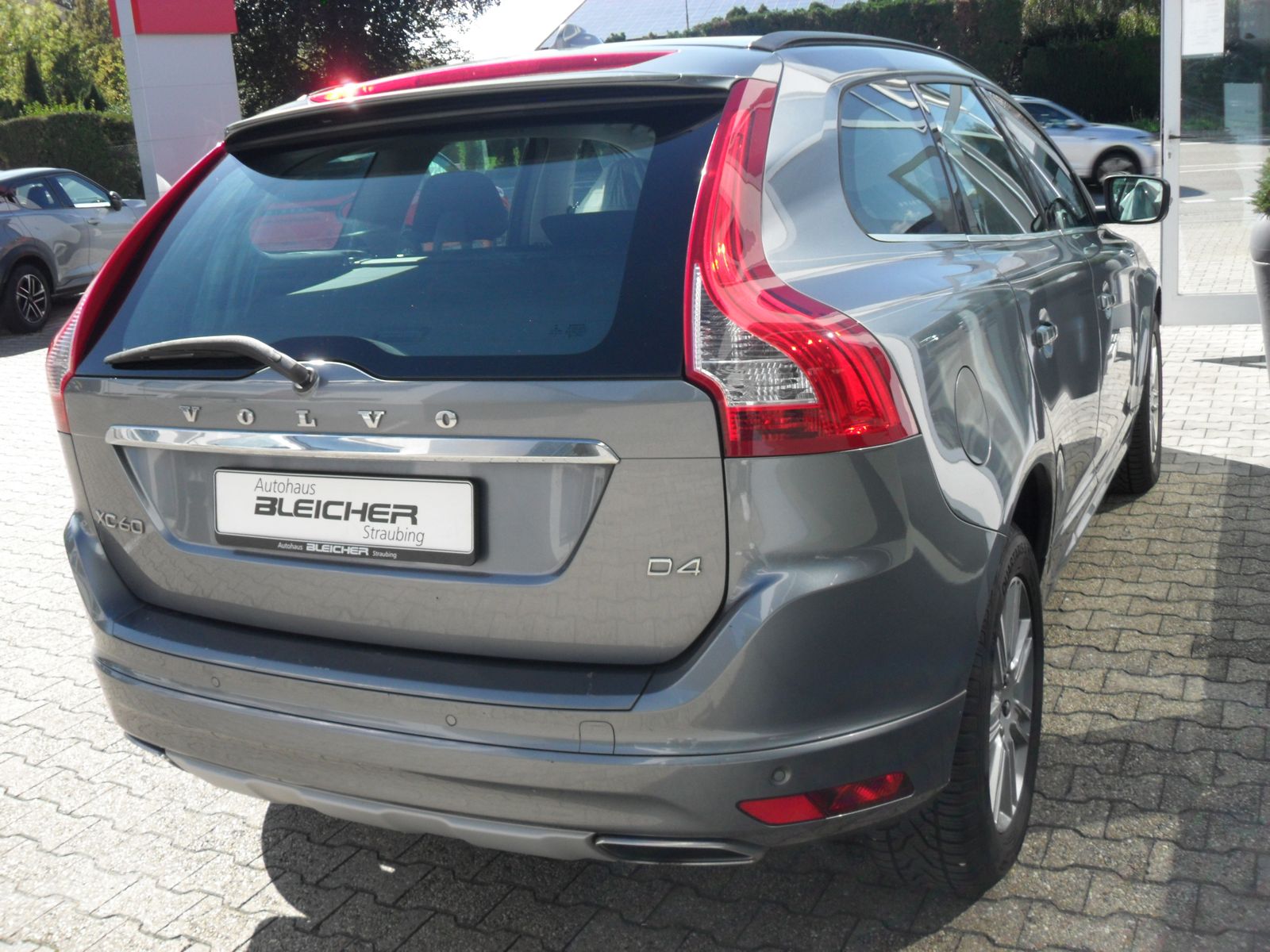 Fahrzeugabbildung Volvo XC 60 2.0 Automatik - Momentum 2WD