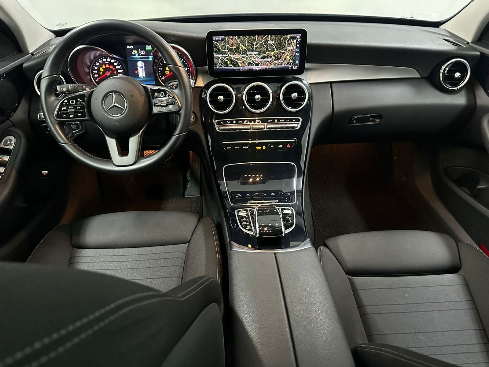 Fahrzeugabbildung Mercedes-Benz C 300 de T Autom.*AVANTGARDE*DISTRO*PANO*IHC*LED