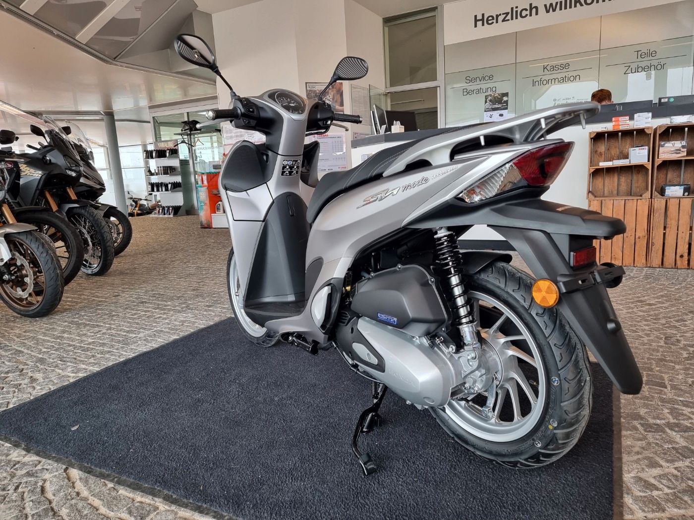 Fahrzeugabbildung Honda SH 125 Mode 2024 auch in schwarz