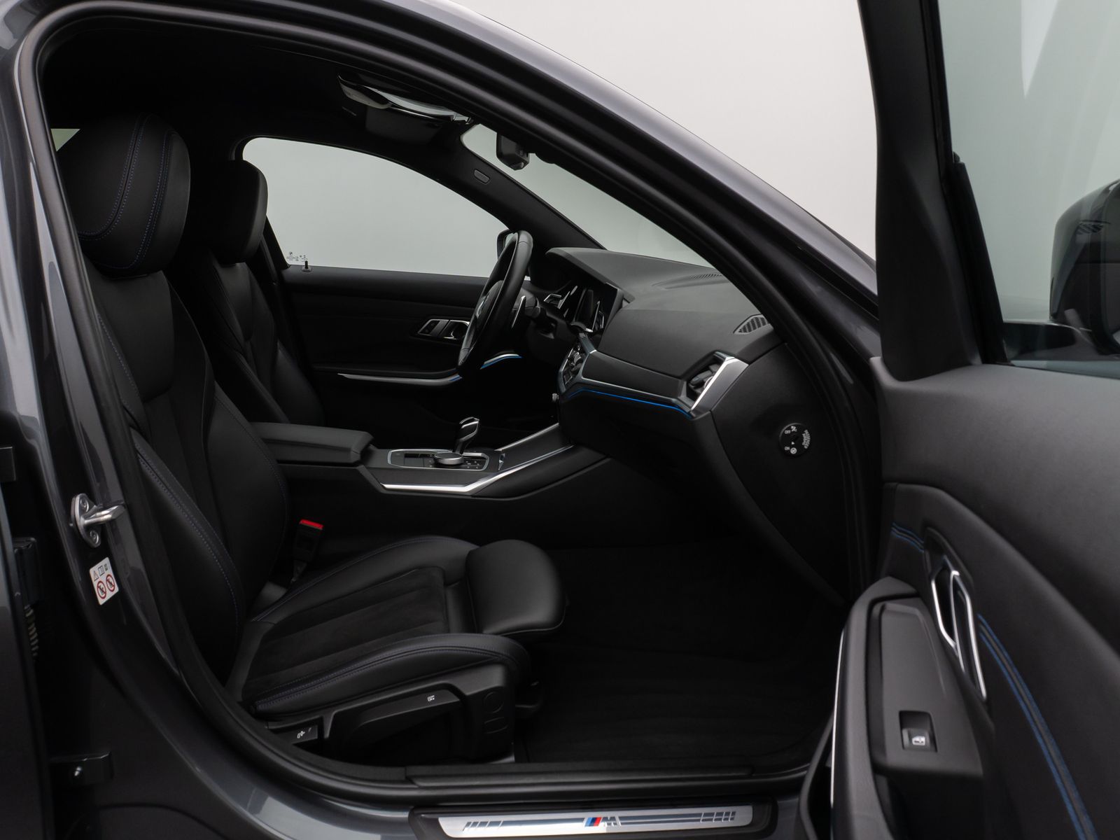 Fahrzeugabbildung BMW 330e M Sport Laser 360°HUD DAB Stop&Go Komfort