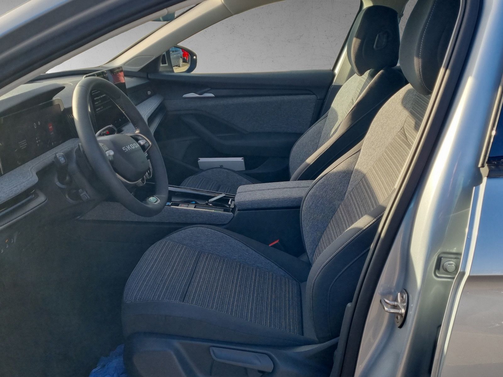 Fahrzeugabbildung SKODA Superb Combi Selection 2,0 TDI 142KW/193PS AHK