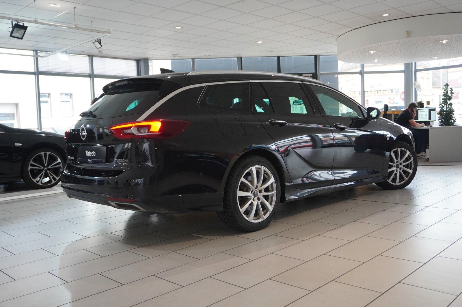Fahrzeugabbildung Opel Insignia B ST 2.0T INNOV. 4X4 NAVI/OPC/KAMERA
