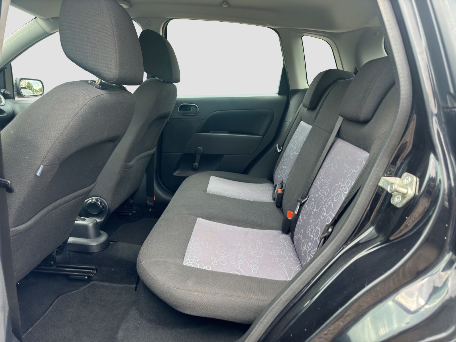 Fahrzeugabbildung Ford Fiesta Fun /Klimaanlage/Servo/Radio/TÜV/HU Neu