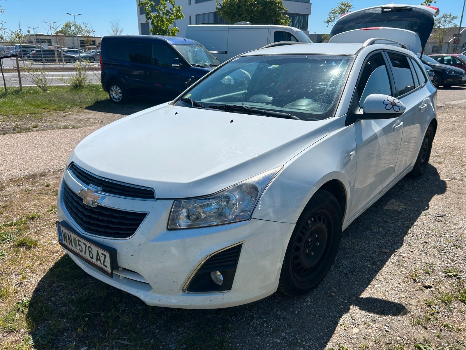 Chevrolet Cruze 2012 — rear view