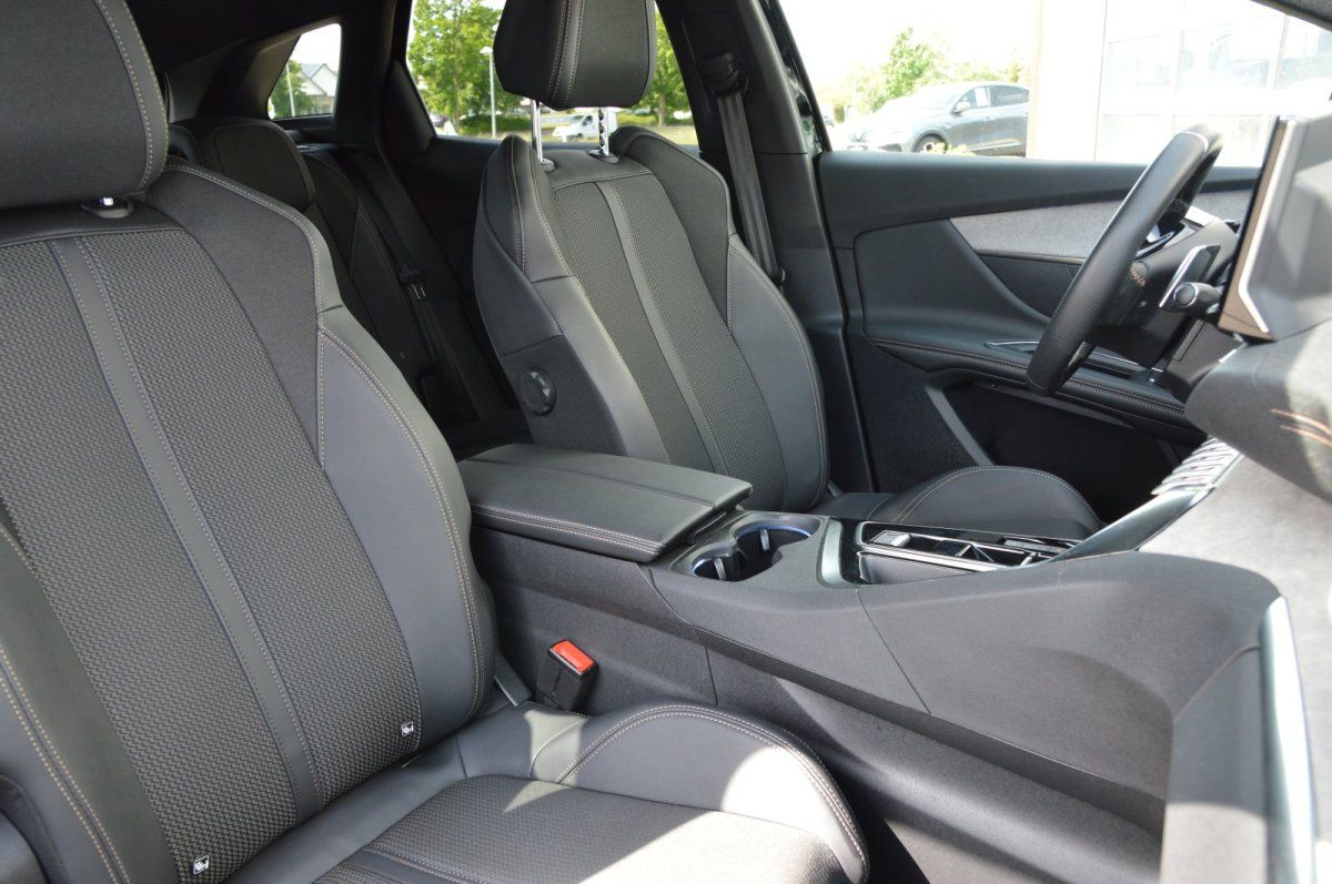 Fahrzeugabbildung Peugeot 3008   GT LED Navi ACC Shz Alu