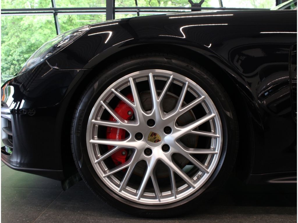 Fahrzeugabbildung Porsche Panamera GTS 4.0 Sport Chrono Sport Design*1Hand