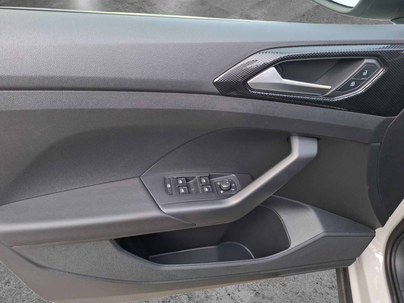 Fahrzeugabbildung Volkswagen T-Cross TSI Life DSG LED CarPlay AID ACC RFK SH