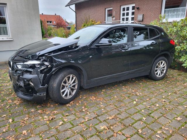 BMW UNFALL BMW X2 20i S-Drive LED Garantie Adv...